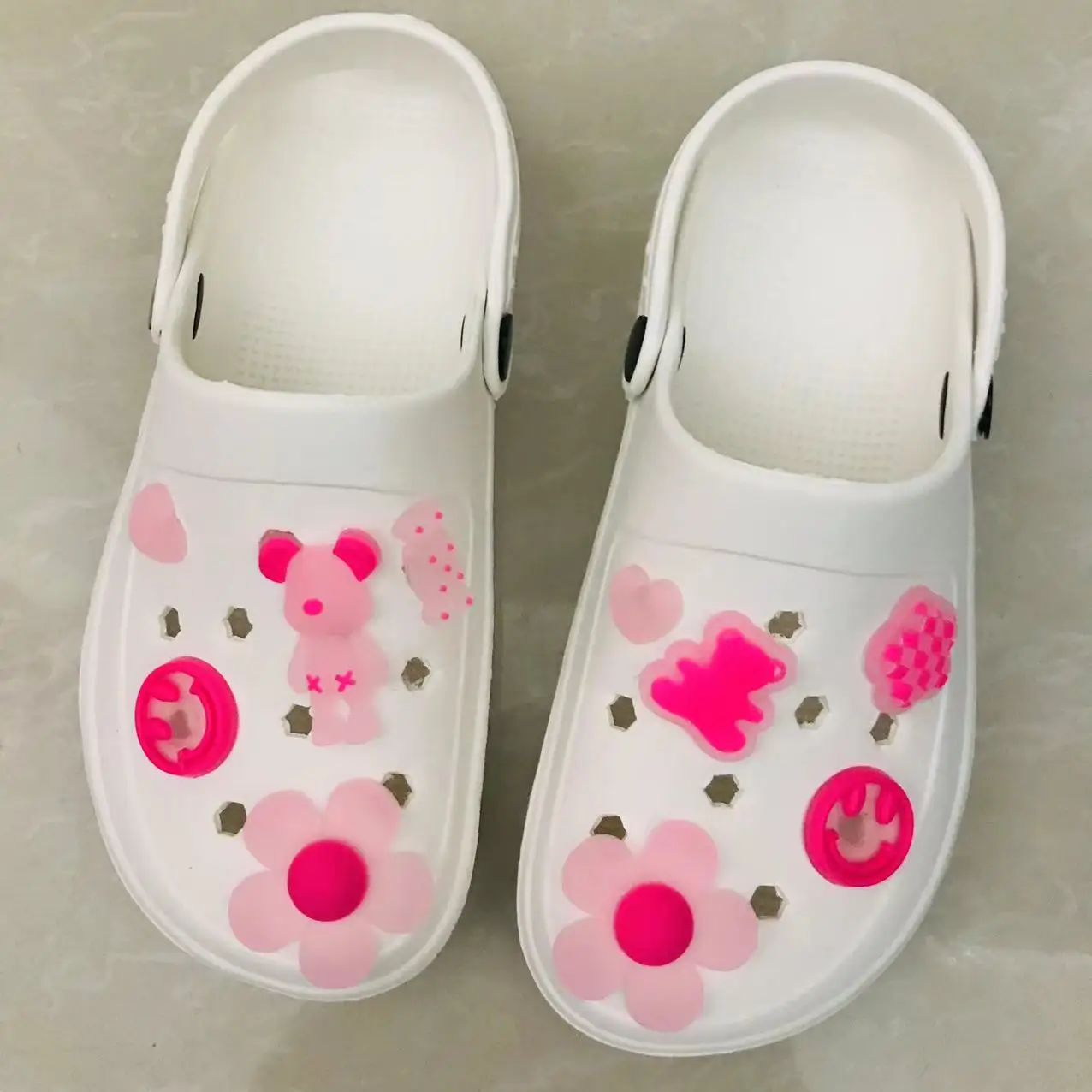 Cute Violent Bear Crocodile Shoe Ornament Anime Stitch Strawberry Bear Garden Shoe Flower Decorative Buckle Kids Gift
Cute Violent Bear Crocodile Shoe Ornament Anime Stitch Strawberry Bear Garden Shoe Flower Decorative Buckle Kids Gift