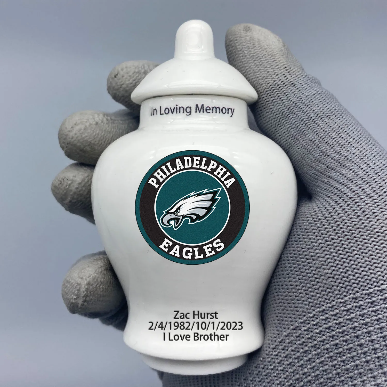 

Mini Urn for Philadelphia Eagles-themed Logo Custom Urn.Send me the name/date you want to appear on the urn by Remarks Message.