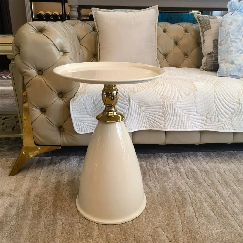 Light luxury sofa edge table Italian minimalist small coffee table, living room small round table, bedside table, household
Light luxury sofa edge table Italian minimalist small coffee table, living room small round table, bedside table, household