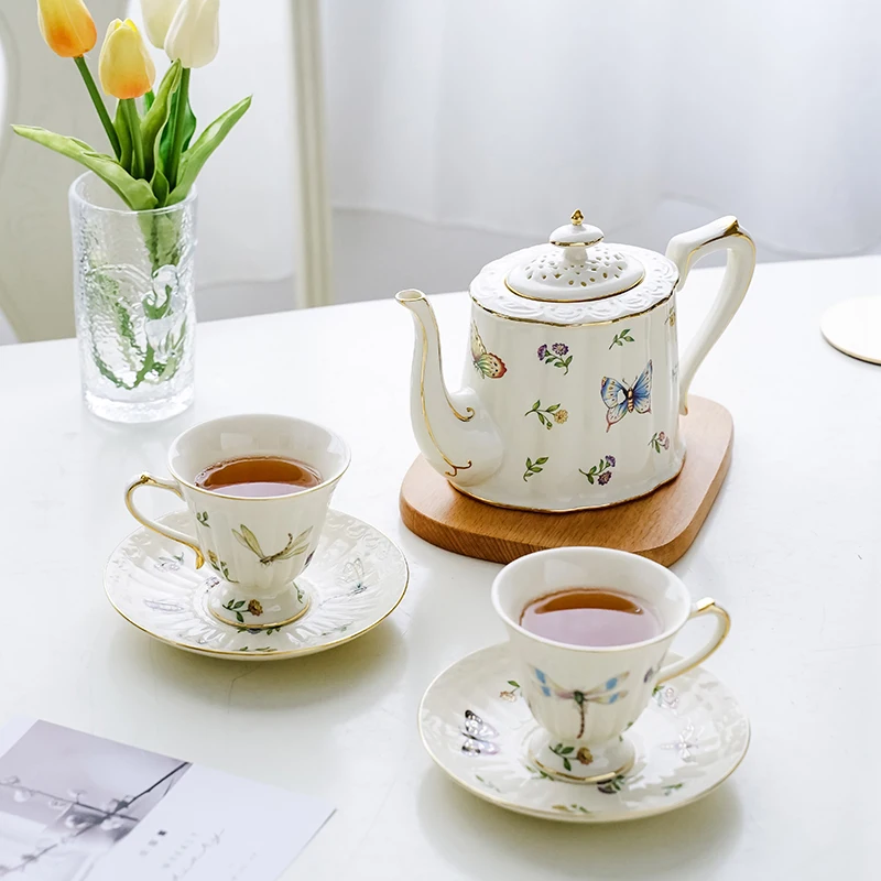Vintage Gilt Garden Butterfly Coffee Cup and Saucer Teapot Ceramic Luxury European Tea Cup Set 250ml
Vintage Gilt Garden Butterfly Coffee Cup and Saucer Teapot Ceramic Luxury European Tea Cup Set 250ml