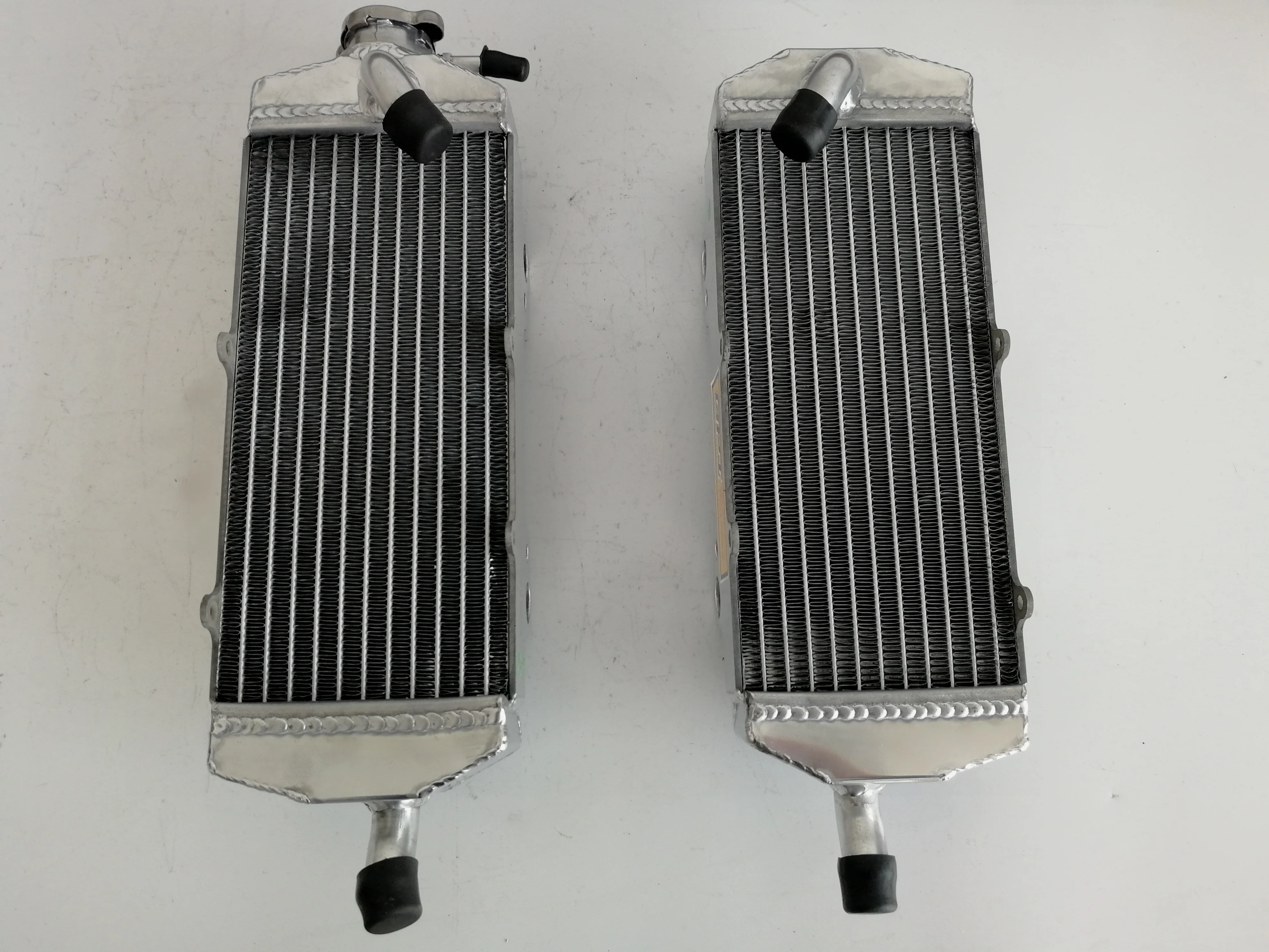Для 2003-2006 KTM 560 525 450 SMR алюминиевый радиатор Охлаждающая охлаждающая жидкость 2003 2004 2005 2006
Для 2003-2006 KTM 560 525 450 SMR алюминиевый радиатор Охлаждающая охлаждающая жидкость 2003 2004 2005 2006