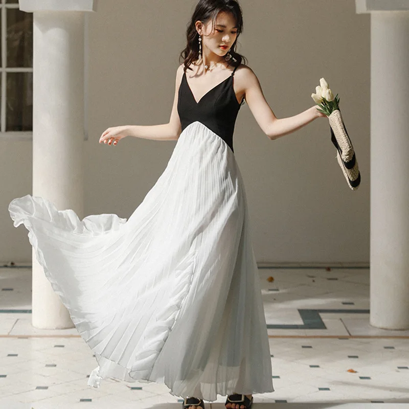Woman Super Fairy French Retro Pleated Dress Sling V-Neck Black White Stitching Irregular Ruffled Suspender Dress
Woman Super Fairy French Retro Pleated Dress Sling V-Neck Black White Stitching Irregular Ruffled Suspender Dress
