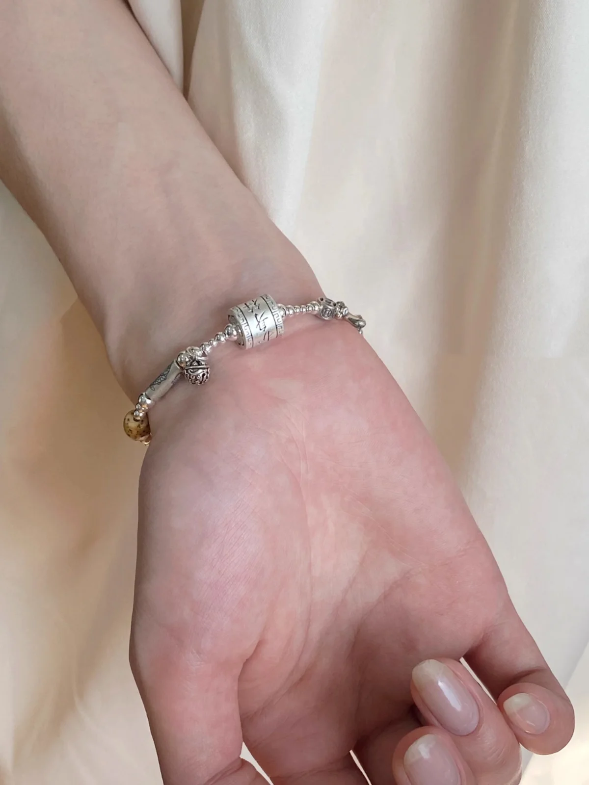 S925 sterling silver national style new Chinese retro charm bracelet girls 2024 new gift to lovers girlfriends
S925 sterling silver national style new Chinese retro charm bracelet girls 2024 new gift to lovers girlfriends
