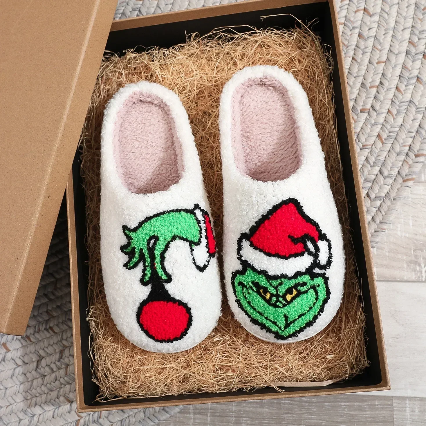 Christmas Hat Plush Slippers Women's Winter Warm Funny Cute Home Green Haired Monster Slippers New Year Non Slip Cotten Shoes
Christmas Hat Plush Slippers Women's Winter Warm Funny Cute Home Green Haired Monster Slippers New Year Non Slip Cotten Shoes
