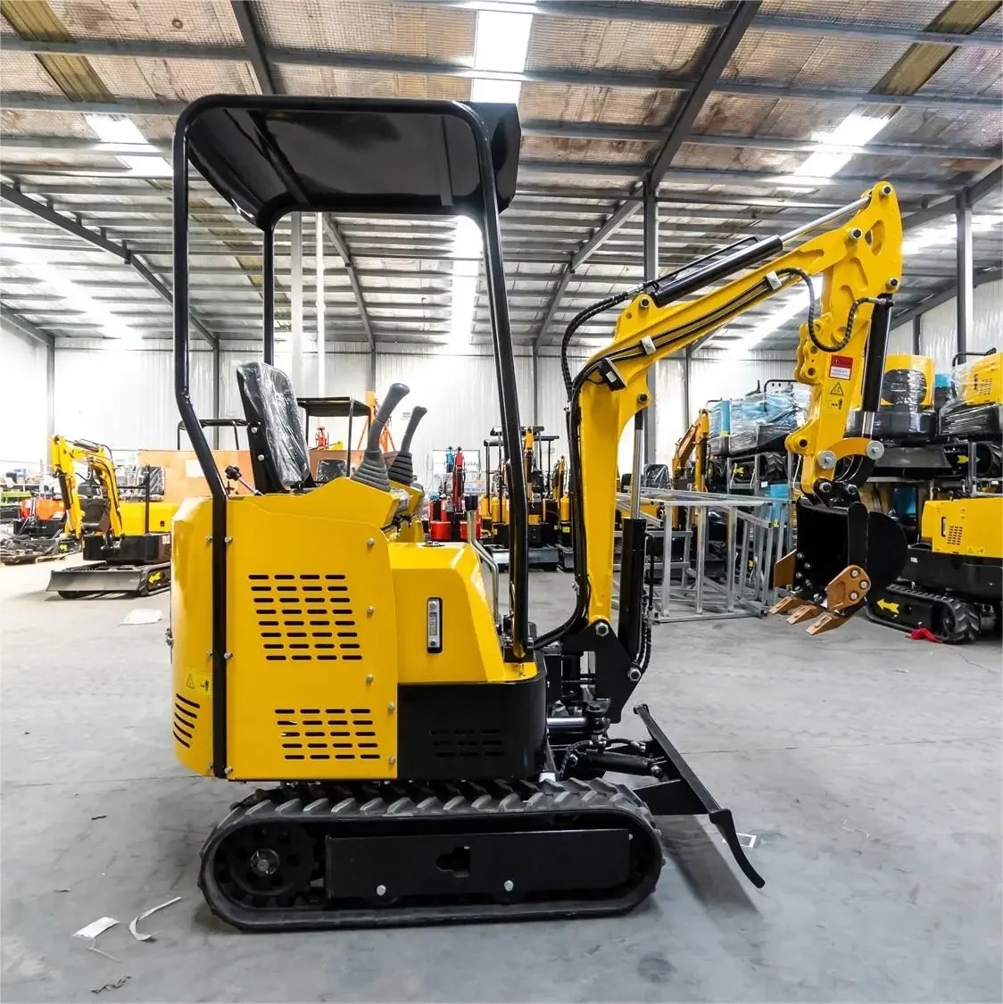 

1 ton and 1.5 ton small crawler excavators, equipped with crushing hammers, spiral drills, and CE/EPA small excavators, are sell