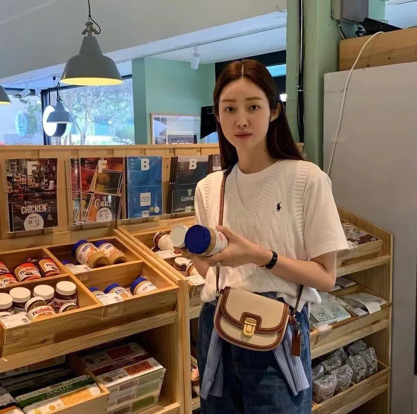 FIRMRANCH Korean Niche Trendy Brand High Quality Cowhide Canvas Flap Saddle Bag Mini Crossbody Women's Purse Joy Vintage Pouch
FIRMRANCH Korean Niche Trendy Brand High Quality Cowhide Canvas Flap Saddle Bag Mini Crossbody Women's Purse Joy Vintage Pouch