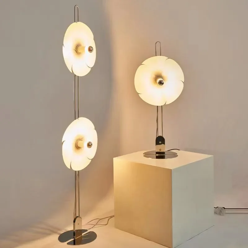 Nordic Retro Petal Floor Lamp luxury Modern Family Iiving Room Bedroom LED Creativity Decorative Standing Light
Nordic Retro Petal Floor Lamp luxury Modern Family Iiving Room Bedroom LED Creativity Decorative Standing Light