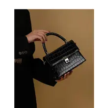 Women's Bag Crocodile Metal Chain Handbag Luxury Brand High Sense Leisure Versatile Fashion One Shoulder Messenger Bag New Bolso
Women's Bag Crocodile Metal Chain Handbag Luxury Brand High Sense Leisure Versatile Fashion One Shoulder Messenger Bag New Bolso