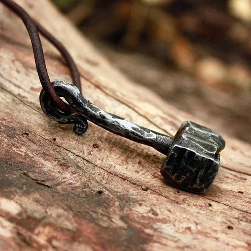 Vintage Men's Viking Zinc Alloy Viking Heavy Thor's Hammer Mjolnir Hunting Tool Pendant Necklace Punk Men's Best Jewelry Gift
Vintage Men's Viking Zinc Alloy Viking Heavy Thor's Hammer Mjolnir Hunting Tool Pendant Necklace Punk Men's Best Jewelry Gift