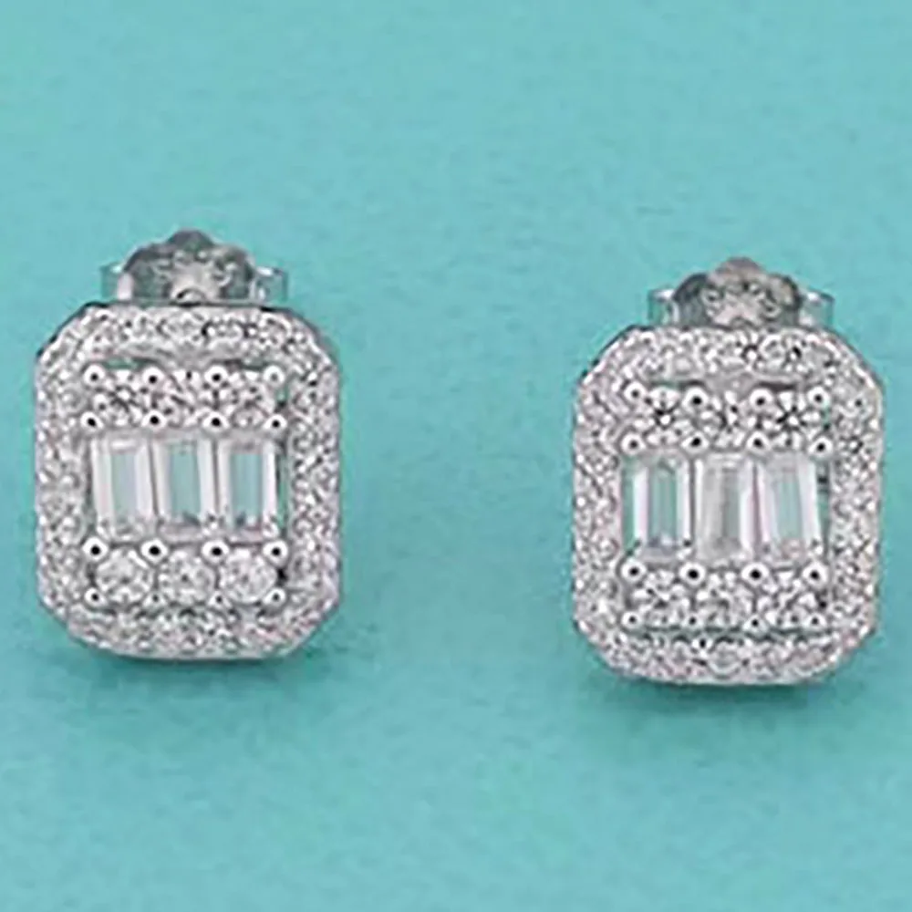 Женские серьги-гвоздики под Белое золото 14 к
Женские серьги-гвоздики под Белое золото 14 к