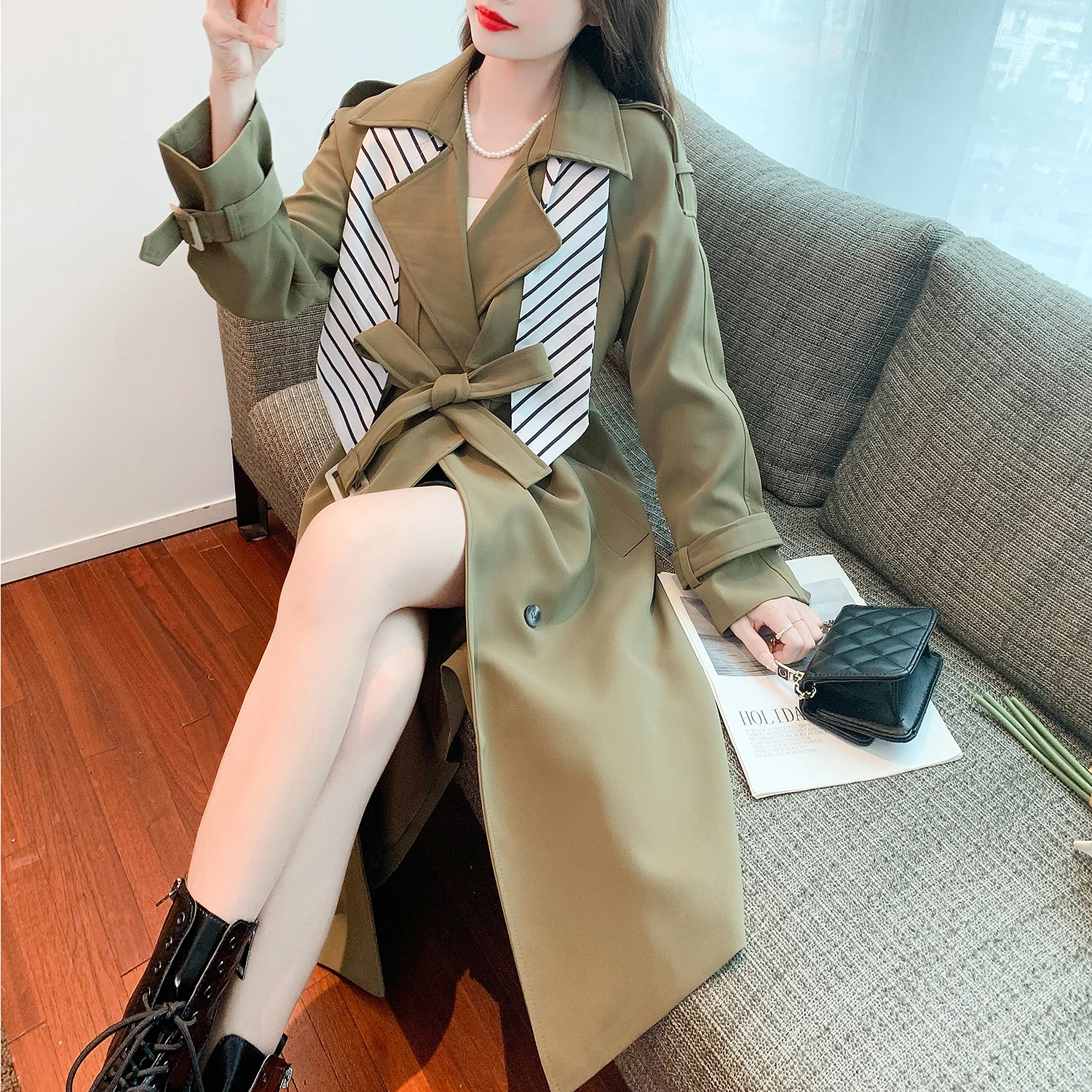 Elegant Style Fashion lapal Collar Long loose patchwork Trench overcoats Vintage Overcoats wholesale
Elegant Style Fashion lapal Collar Long loose patchwork Trench overcoats Vintage Overcoats wholesale