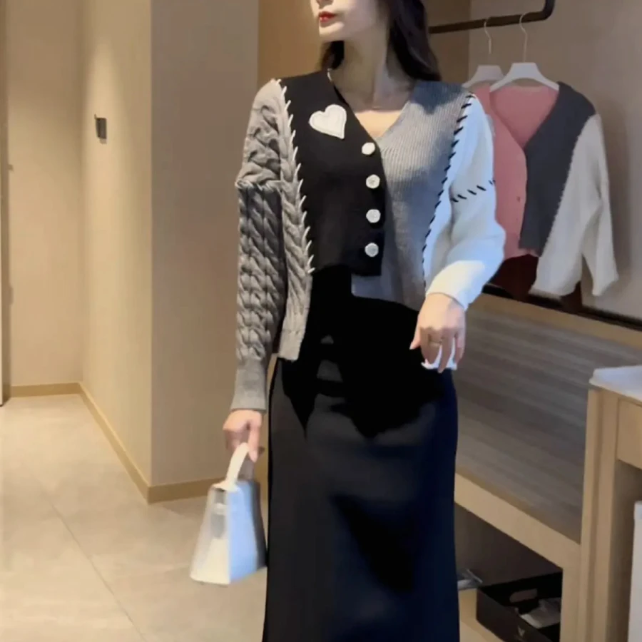 Women V Neck Knitted Cardigan Sweater Female Irregular Love Design Knit Sweaters Long Sleeve Korean Fashion Autumn Loose Coat
Women V Neck Knitted Cardigan Sweater Female Irregular Love Design Knit Sweaters Long Sleeve Korean Fashion Autumn Loose Coat