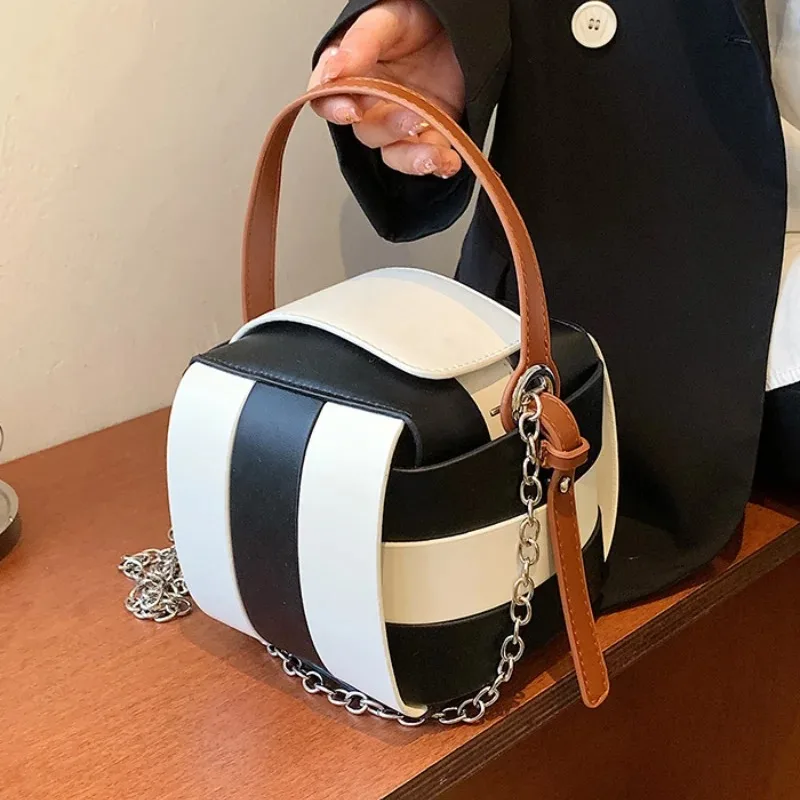 Модные маленькие квадратные сумки, сумки для женщин 2024, повседневная женская простая сумка-мессенджер через плечо, женская сумка, тканая сумка
Модные маленькие квадратные сумки, сумки для женщин 2024, повседневная женская простая сумка-мессенджер через плечо, женская сумка, тканая сумка