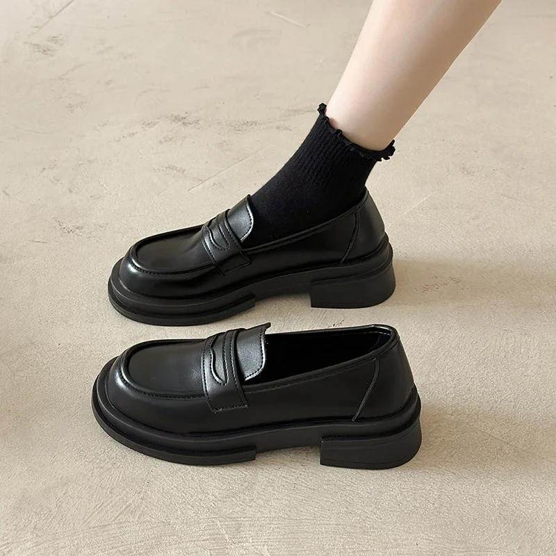 

Женские кожаные туфли на каблуке, мягкие лоферы с круглым носком, в английском стиле, однотонные, весна 2023