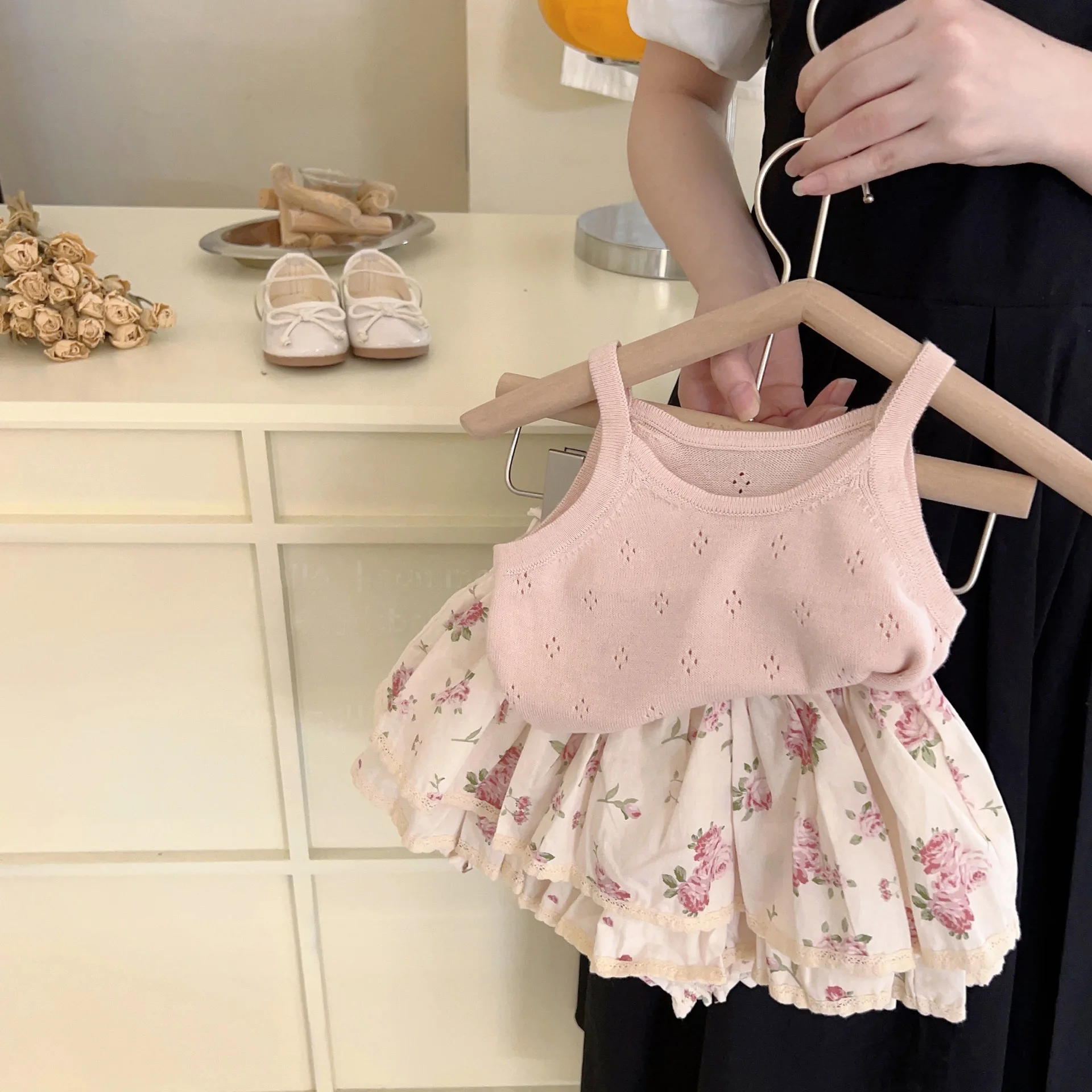 

Korean 2024 Summer Children Baby Girls 2PCS Clothes Cotton Knitted Hollow Sling Tops Floral Culottes Suit Toddler Girls Outfits