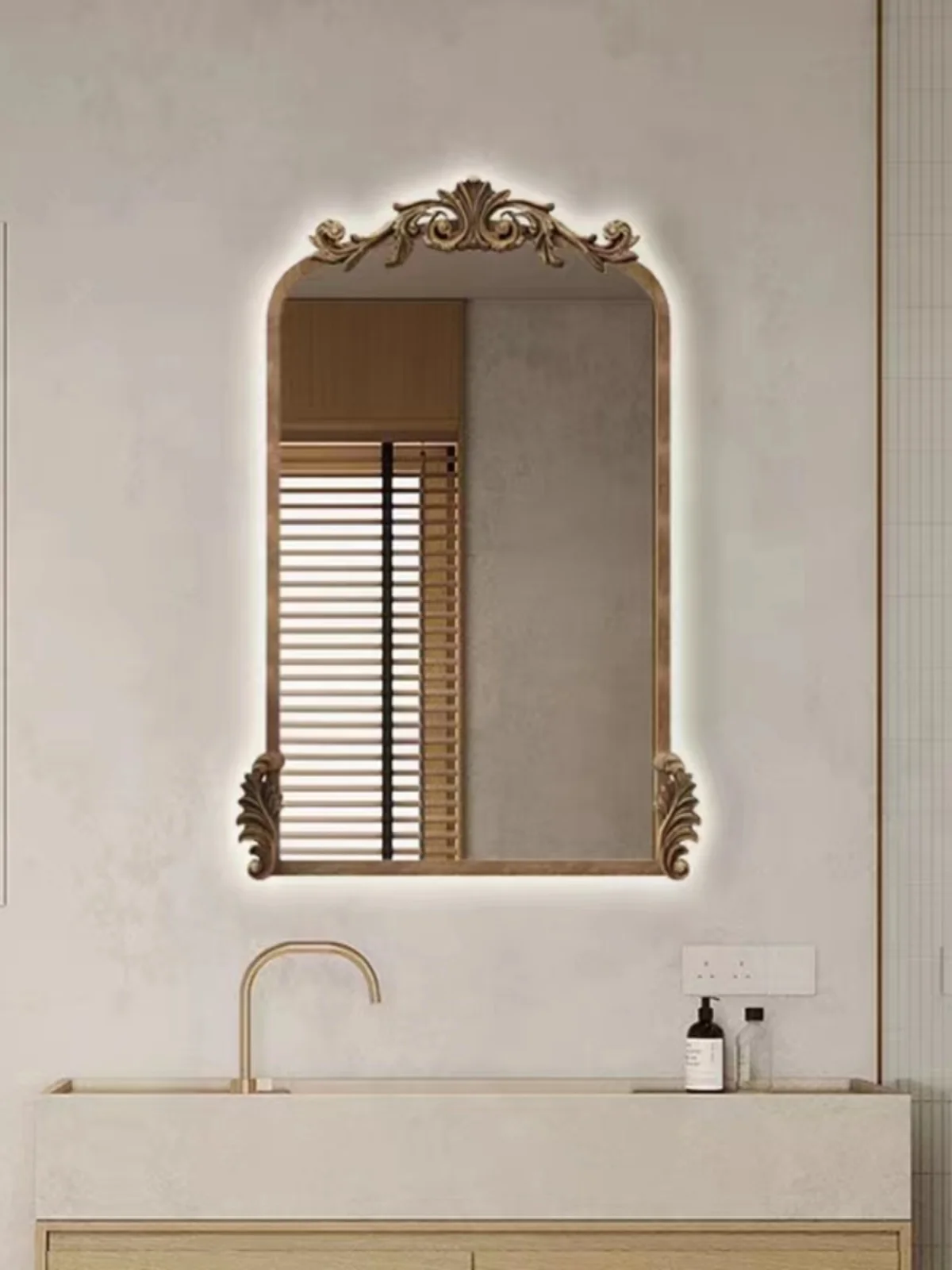 Customized carved light luxury retro wall hanging porch art irregular decoration bedroom makeup mirror bathroom mirror dressing 
Customized carved light luxury retro wall hanging porch art irregular decoration bedroom makeup mirror bathroom mirror dressing