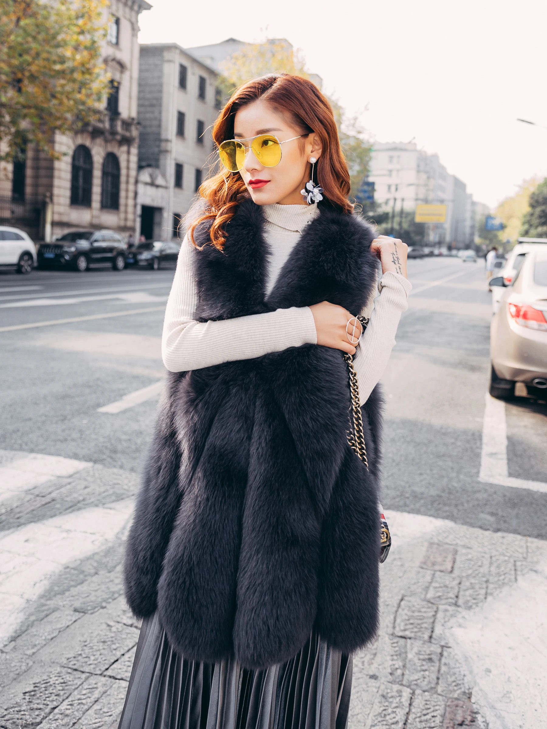 Women's Vests 2023 Winter Fox Fur Coat Oversized Sleeveless Jacket Female Warm Vest Fashion Casual Thick Warm Streetwear New
Women's Vests 2023 Winter Fox Fur Coat Oversized Sleeveless Jacket Female Warm Vest Fashion Casual Thick Warm Streetwear New