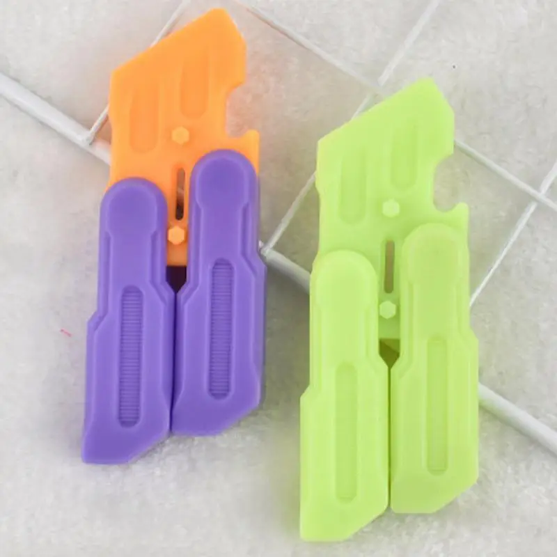 3D Glow In The Dark Radish Knife Decompressions Push Card Toy Kids Decompress Radish Knife Anger Relief Toys For Children 
3D Glow In The Dark Radish Knife Decompressions Push Card Toy Kids Decompress Radish Knife Anger Relief Toys For Children