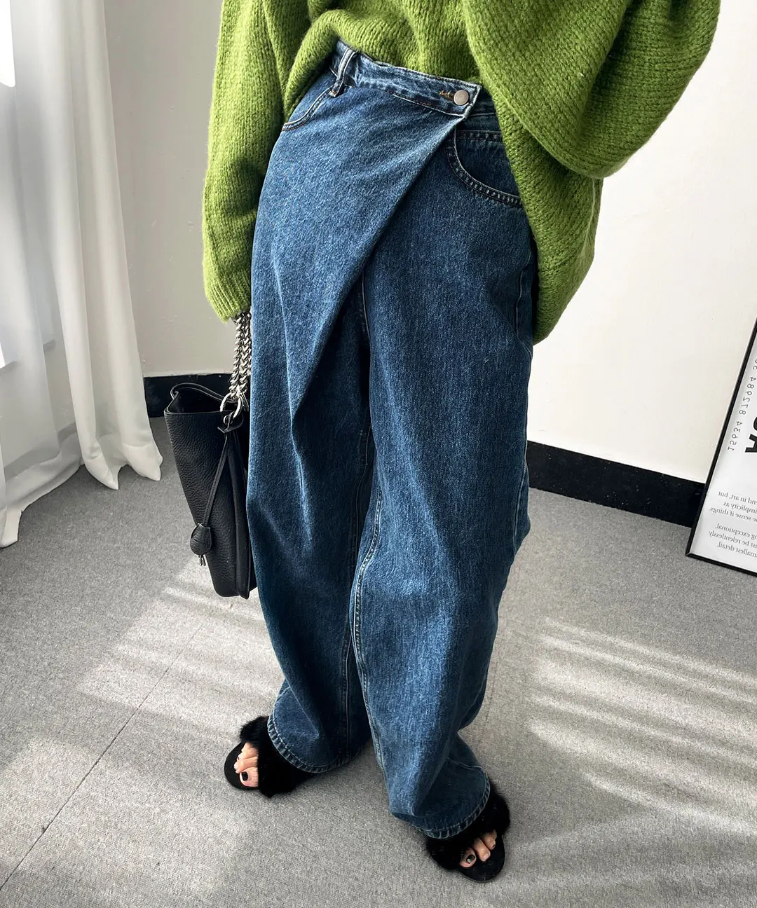 SuperAen 2024 Spring New Diagonal Straight Women's Jeans High Waist Denim Asymmetric Women Jeans
SuperAen 2024 Spring New Diagonal Straight Women's Jeans High Waist Denim Asymmetric Women Jeans