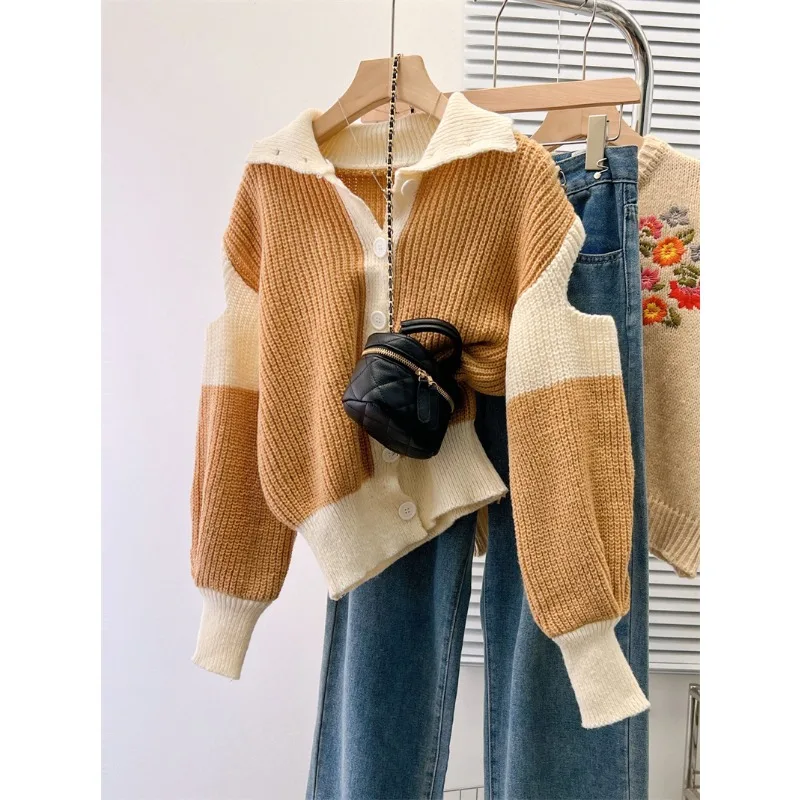 2023 Utumn The New Vintage Small Lapel Hollow Out Color Contrast Knitted Cardigan for Women Warm Long Sleeve Coat Knitted Top
2023 Utumn The New Vintage Small Lapel Hollow Out Color Contrast Knitted Cardigan for Women Warm Long Sleeve Coat Knitted Top