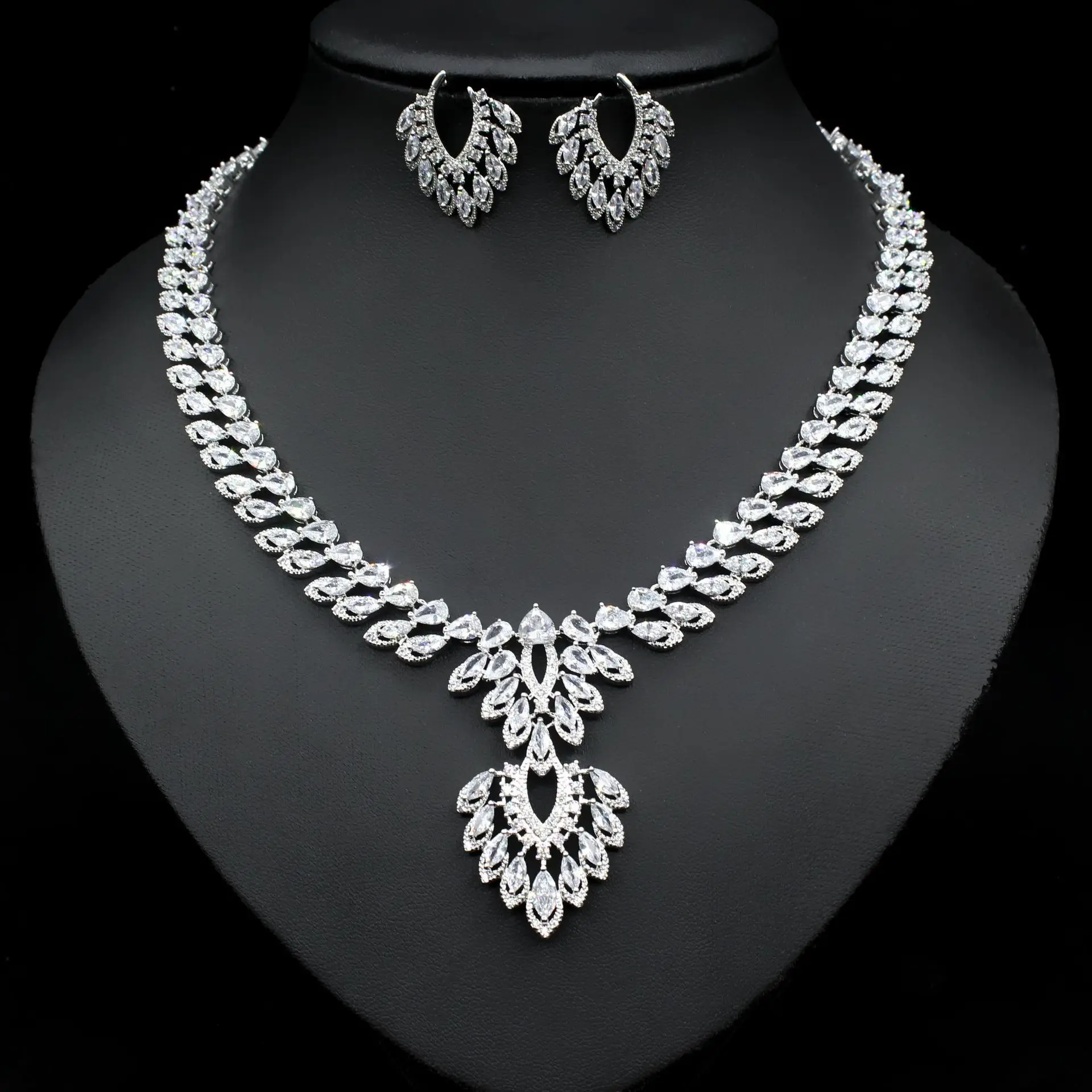Funmode Water Drop Zircon Three-piece Set Jewelry Earrings Foreign Trade Cross-border Explosion Luxury Bride Wedding FS414
Funmode Water Drop Zircon Three-piece Set Jewelry Earrings Foreign Trade Cross-border Explosion Luxury Bride Wedding FS414