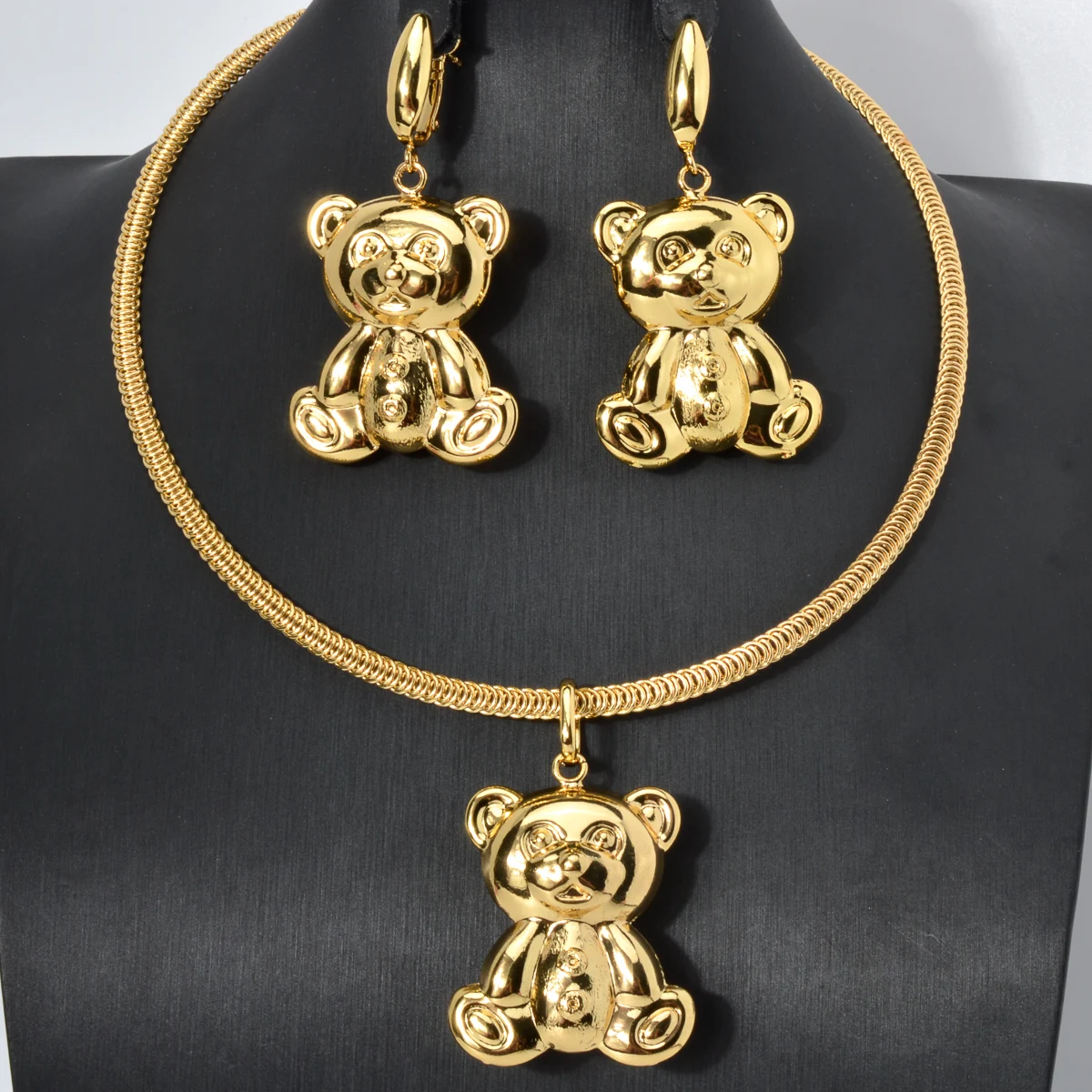 18K Gold Plated Cute Bear Pendant Necklaces Earrings Jewelry Set for Girls Women Dubai African Drop Earring Collar Jewelry Gift
18K Gold Plated Cute Bear Pendant Necklaces Earrings Jewelry Set for Girls Women Dubai African Drop Earring Collar Jewelry Gift