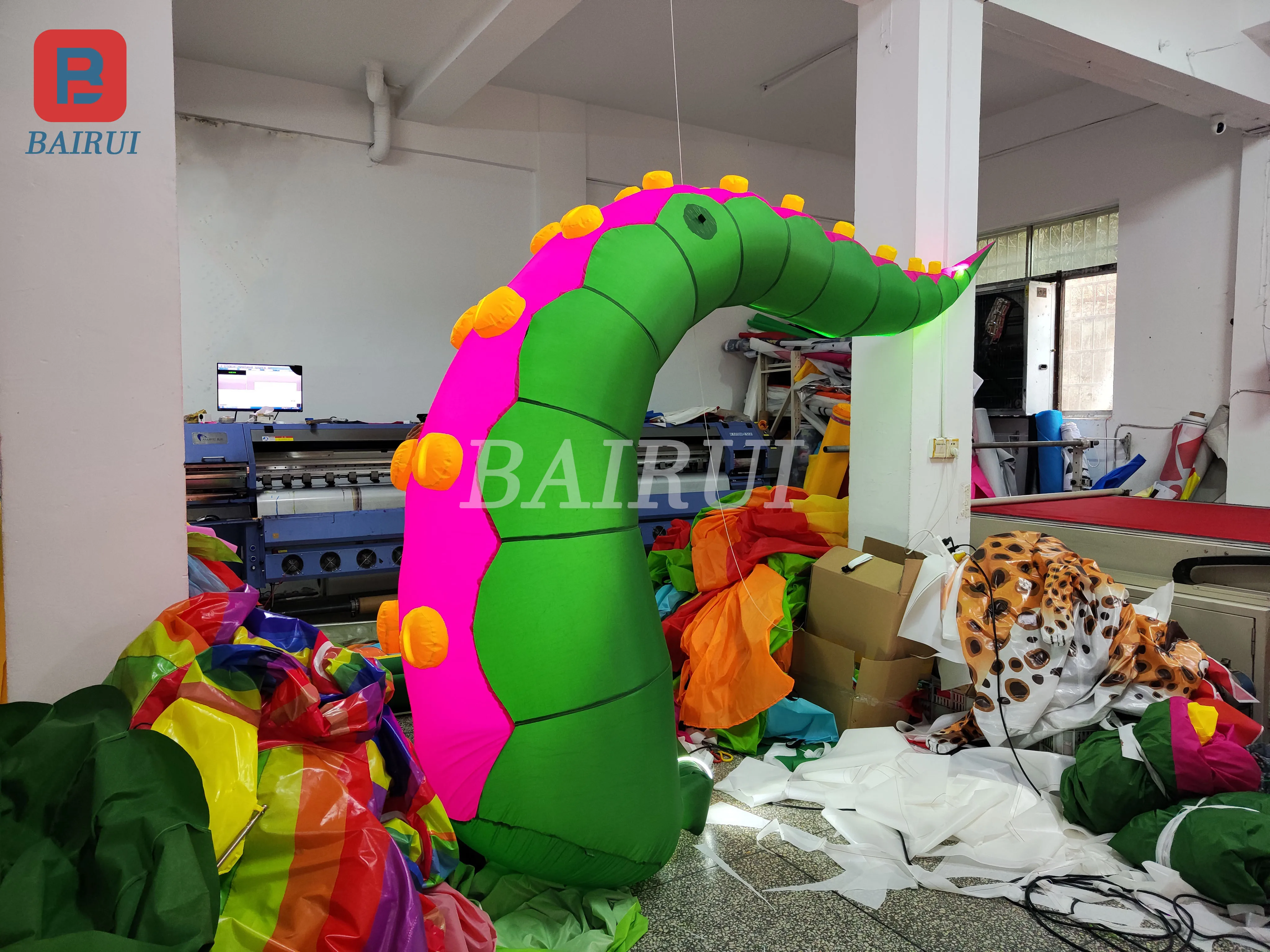 

Giant inflatable octopus tentacles model octopus arms Halloween window decorations outdoor window architectural decorations