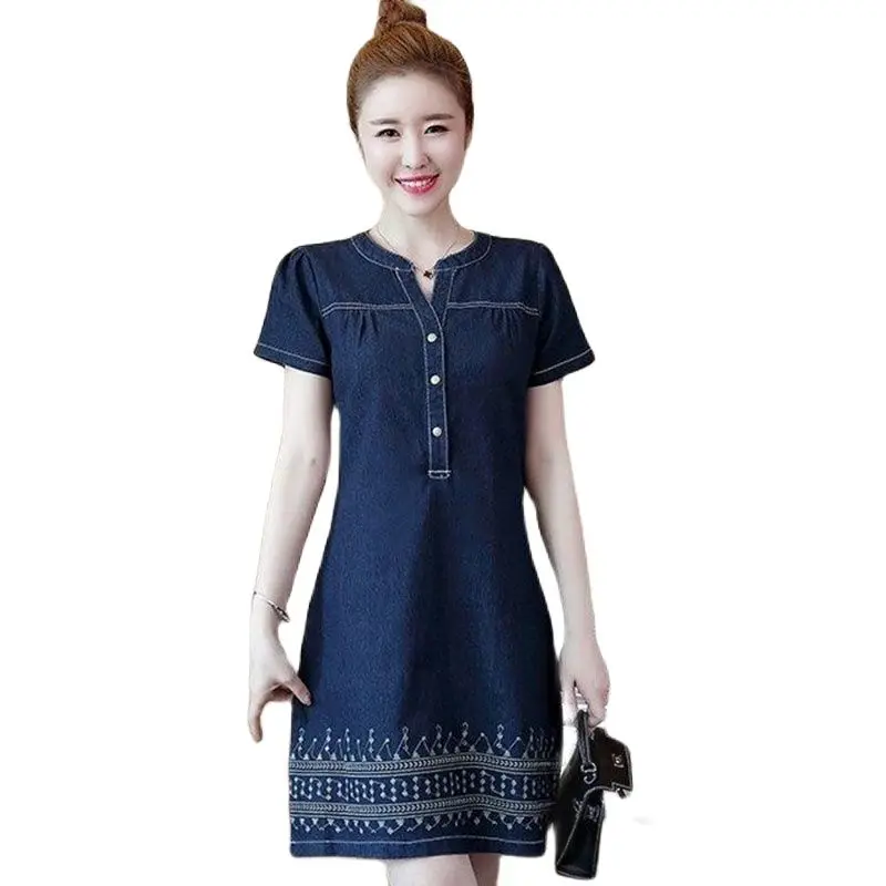 Платье женское джинсовое средней длины, модная ковбойская юбка-трапеция со снижением возраста, с вышивкой и коротким рукавом, свободного покроя, 5XL, на лето
Платье женское джинсовое средней длины, модная ковбойская юбка-трапеция со снижением возраста, с вышивкой и коротким рукавом, свободного покроя, 5XL, на лето