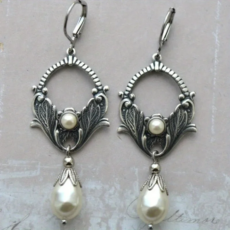 Vintage Waterdrop Round Geometry Earrings White Stone Imitation Pearl Gold Color Earrings for Women Wedding Engagement Jewelry
Vintage Waterdrop Round Geometry Earrings White Stone Imitation Pearl Gold Color Earrings for Women Wedding Engagement Jewelry