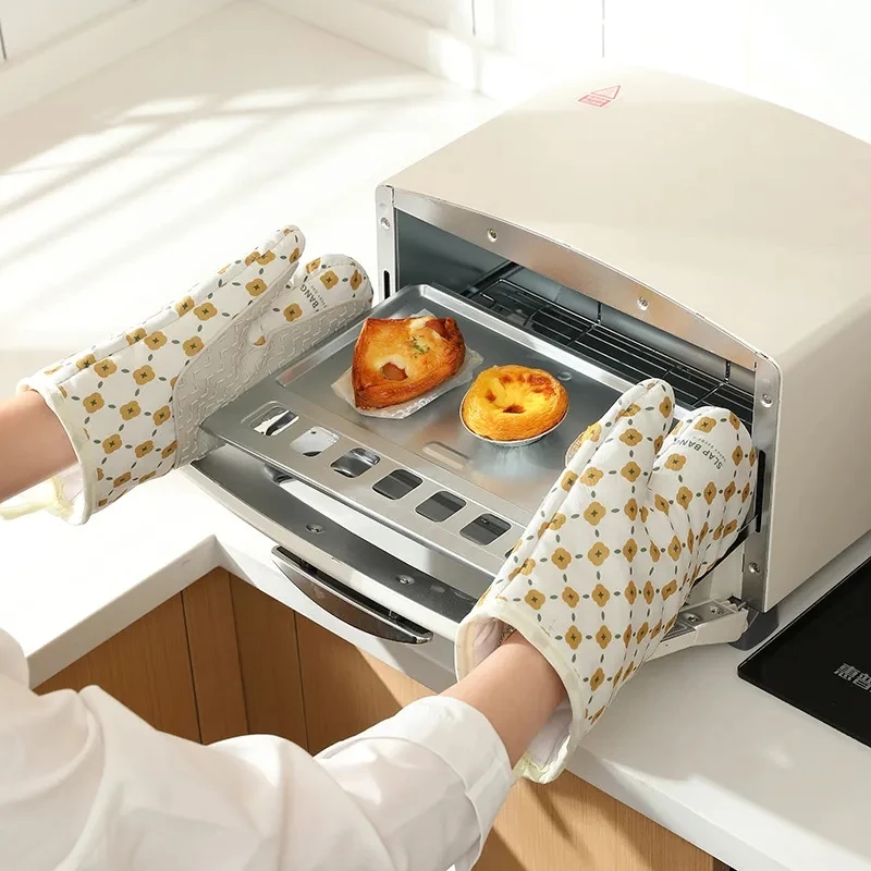 New Hand Bake Silicone Gloves Microwave Oven Baking Gloves Kitchen Anti-scald Anti-slip Silicone BBQ Oven Pot Holder
New Hand Bake Silicone Gloves Microwave Oven Baking Gloves Kitchen Anti-scald Anti-slip Silicone BBQ Oven Pot Holder