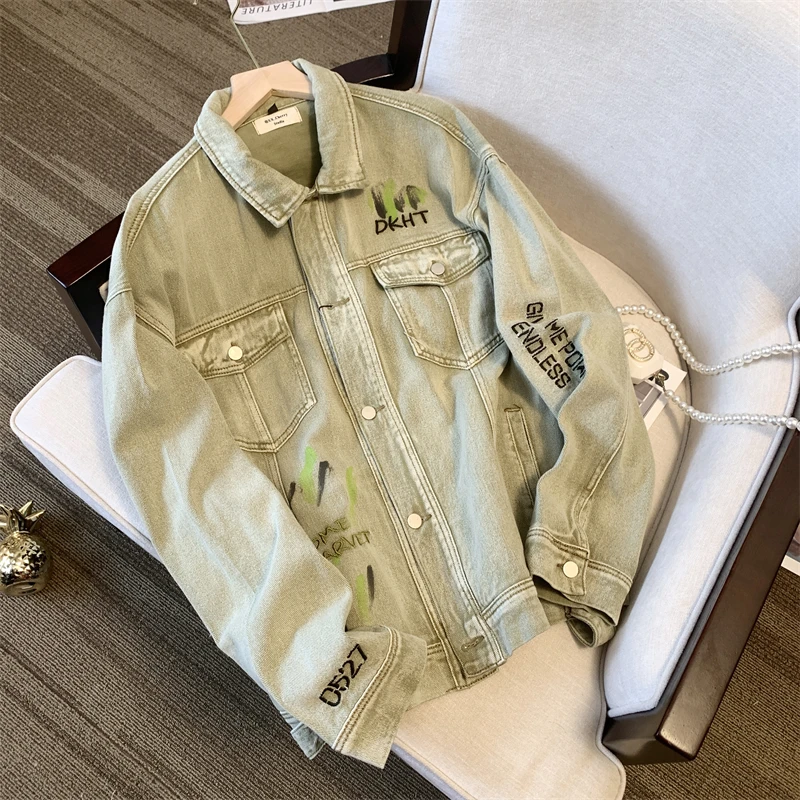 2022 Washed and Worn Jeans Vintage Embroidery Polo Collar Denim Jacket Speckle Loose Fashion Coat Free Shipping
2022 Washed and Worn Jeans Vintage Embroidery Polo Collar Denim Jacket Speckle Loose Fashion Coat Free Shipping