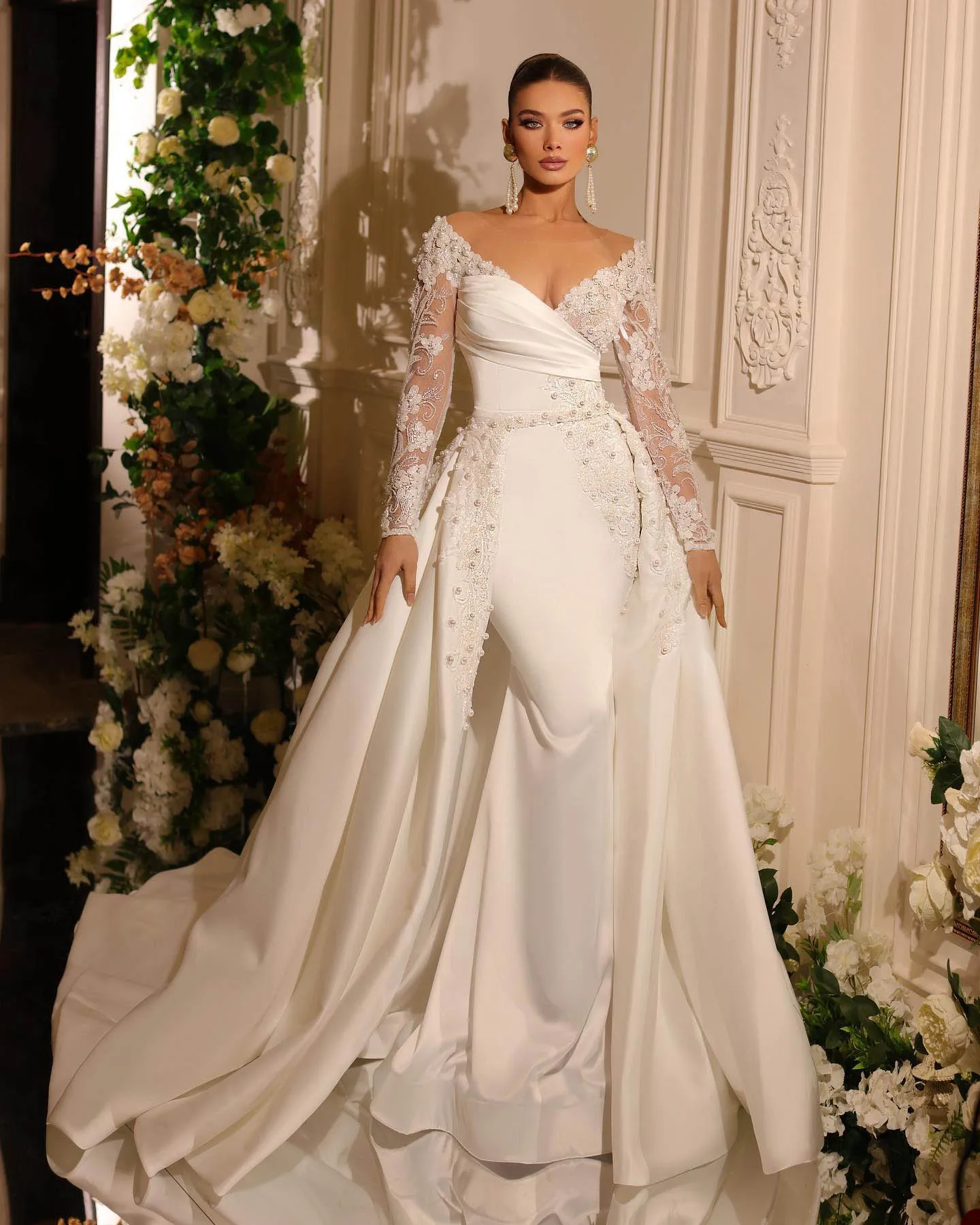 Elegant Mermaid Wedding Dress V-neck Long Sleeves Lace Applicants Pearls Detachable Train Court Custom Made Vestidos De Novia
Elegant Mermaid Wedding Dress V-neck Long Sleeves Lace Applicants Pearls Detachable Train Court Custom Made Vestidos De Novia