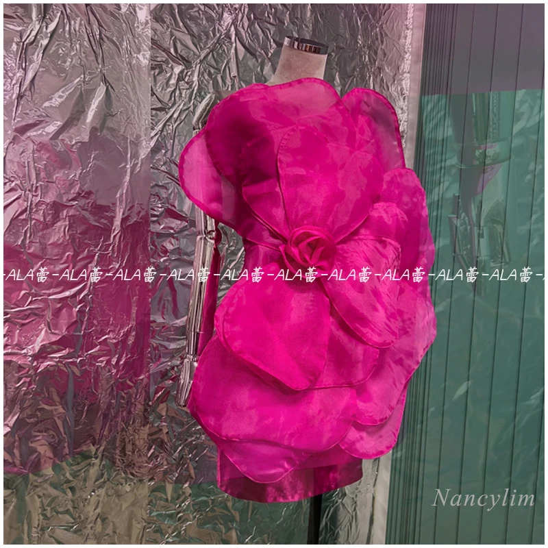 Spring and Summer Floral Dress Woman New 2024 Niche Catwalk Designer Model One-Shoulder Three-Dimensional Huge Flower Dresses
Spring and Summer Floral Dress Woman New 2024 Niche Catwalk Designer Model One-Shoulder Three-Dimensional Huge Flower Dresses