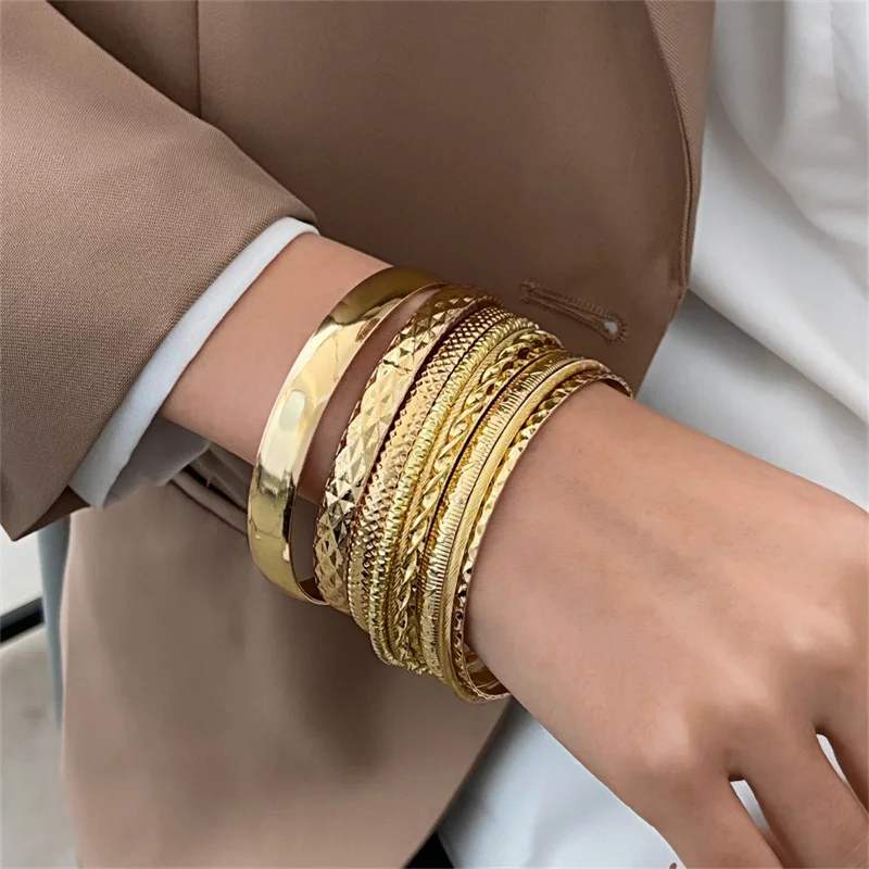 

SOAR EAST Gold Color Ethnic Style Alloy Bracelet Sets Retro Wide Face Bangles For Women Fashion Jewelry Accessories