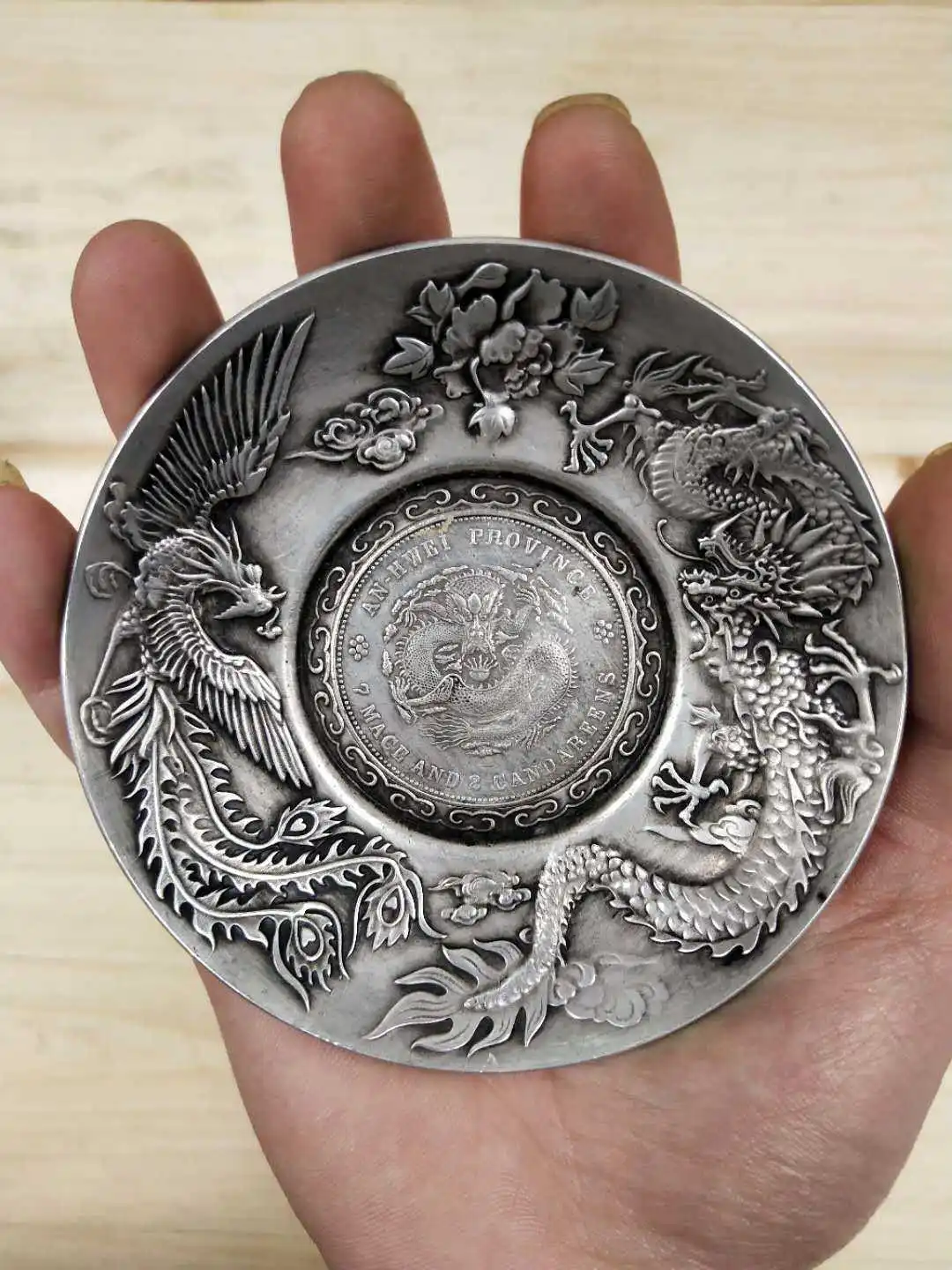 

exquisite craftsmanship dragon and phoenix inlaid silver yuan plate, wrapped in slurry, moistens and beautifies home furnishings