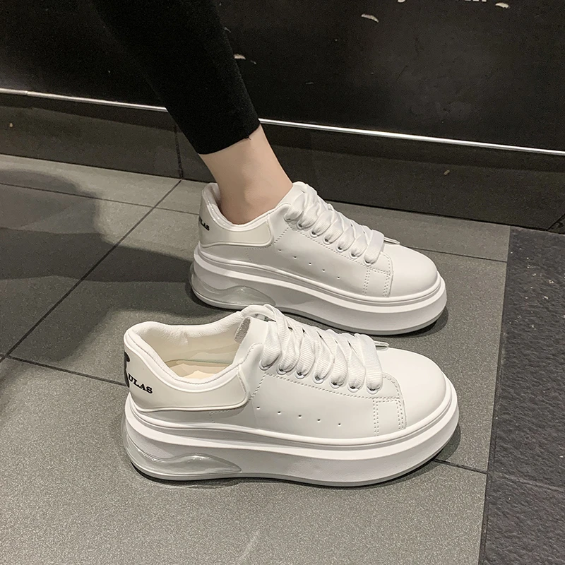 Thick-soled Height-increasing White Shoes for Women Autumn New Student Lightweight Single Shoes Versatile Casual Sports Sneakers
Thick-soled Height-increasing White Shoes for Women Autumn New Student Lightweight Single Shoes Versatile Casual Sports Sneakers