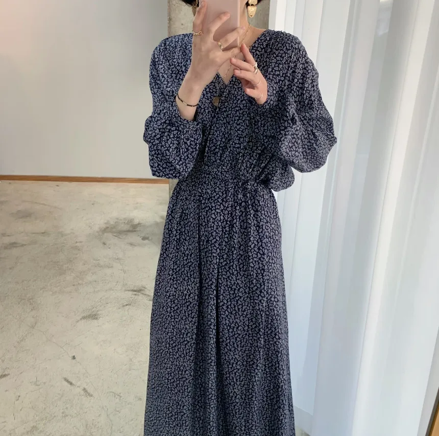 V-neck floral high waist dress is simple and elegant, fashionable and slim design Long sleeve dresses for women2023
V-neck floral high waist dress is simple and elegant, fashionable and slim design Long sleeve dresses for women2023