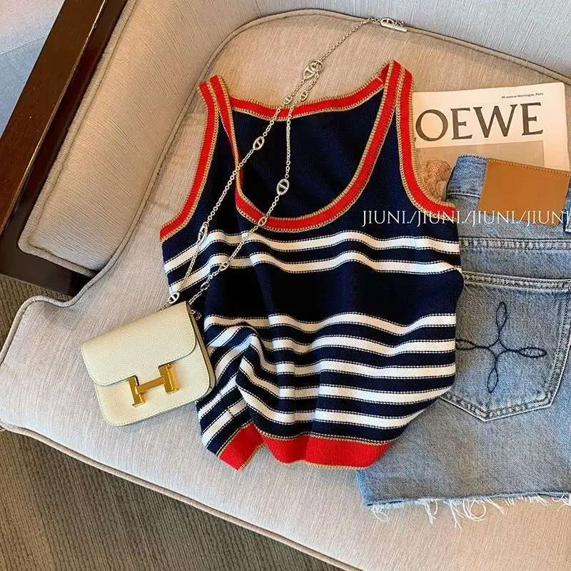 2024 Summer Women's Fashion Retro Striped Knitted Vest Female O-neck Sleeveless Tops Ladies Thin Short Streetwear Tank Top H83
2024 Summer Women's Fashion Retro Striped Knitted Vest Female O-neck Sleeveless Tops Ladies Thin Short Streetwear Tank Top H83
