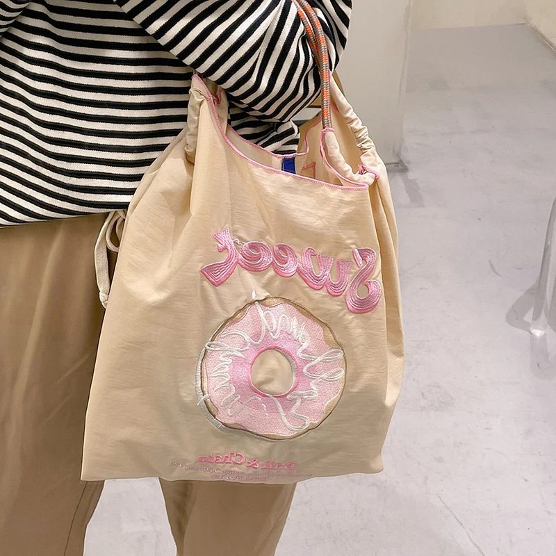 2022 New Japanese Fashion Shopping Bag for Women's Bunny Donut Embroidery Nylon Tote Bags High Capacity Designer Shoulder Bags 
2022 New Japanese Fashion Shopping Bag for Women's Bunny Donut Embroidery Nylon Tote Bags High Capacity Designer Shoulder Bags