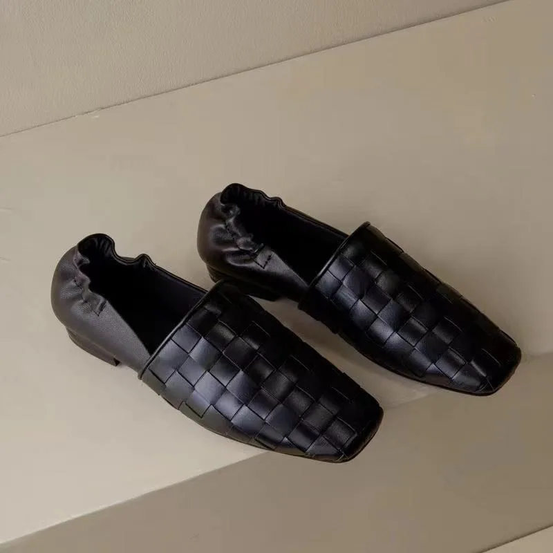 Leather Flats Casual Shoes Woman Braid Embroidery Bean Shoes Loafers Lazy Comfortable Breathable Portable Travel Shoes Female
Leather Flats Casual Shoes Woman Braid Embroidery Bean Shoes Loafers Lazy Comfortable Breathable Portable Travel Shoes Female