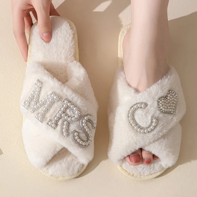 Home Plush Slippers For Women Winter Fashion Korean Letter Flat Slides Outdoor Versatile Anti Slip Cotton Shoes
Home Plush Slippers For Women Winter Fashion Korean Letter Flat Slides Outdoor Versatile Anti Slip Cotton Shoes