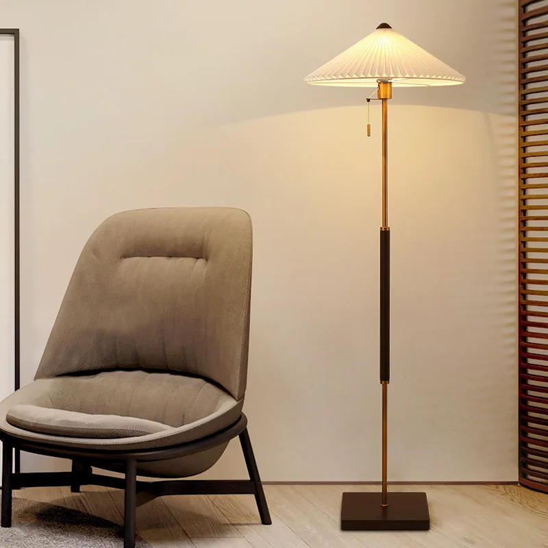 American retro floor lamp light luxury style living room bedroom bedside study Nordic walnut solid wood platform lamp
American retro floor lamp light luxury style living room bedroom bedside study Nordic walnut solid wood platform lamp