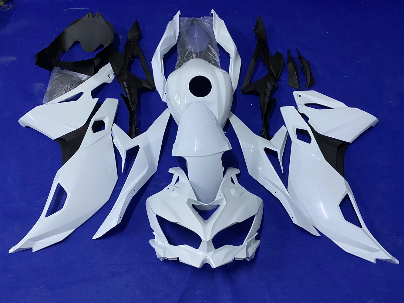 Motorcycle fairing suitable for ZX-4R 23 year ZX-4RR 2023 fairing unpainted motorcycle shell protector
Motorcycle fairing suitable for ZX-4R 23 year ZX-4RR 2023 fairing unpainted motorcycle shell protector