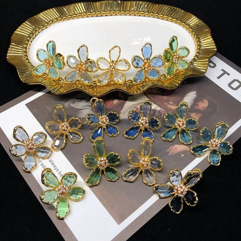 European and American vintage flower cut zircon plated claw set earrings and rings
European and American vintage flower cut zircon plated claw set earrings and rings
