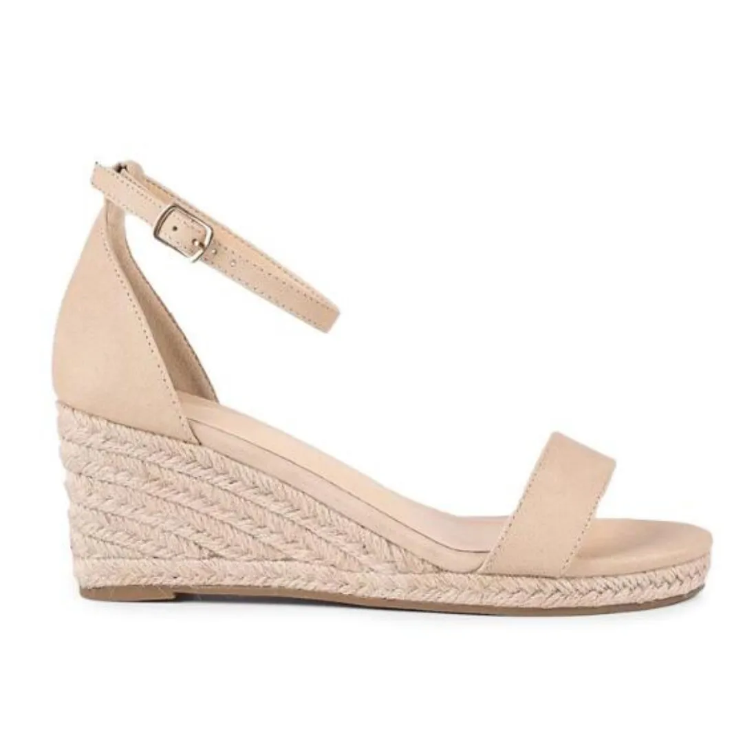 DIZHUANG shoes Fashion women's high heeled sandals. About11 cm heel height. Suede surface. Summer women's shoes. Wedges heeled.
DIZHUANG shoes Fashion women's high heeled sandals. About11 cm heel height. Suede surface. Summer women's shoes. Wedges heeled.
