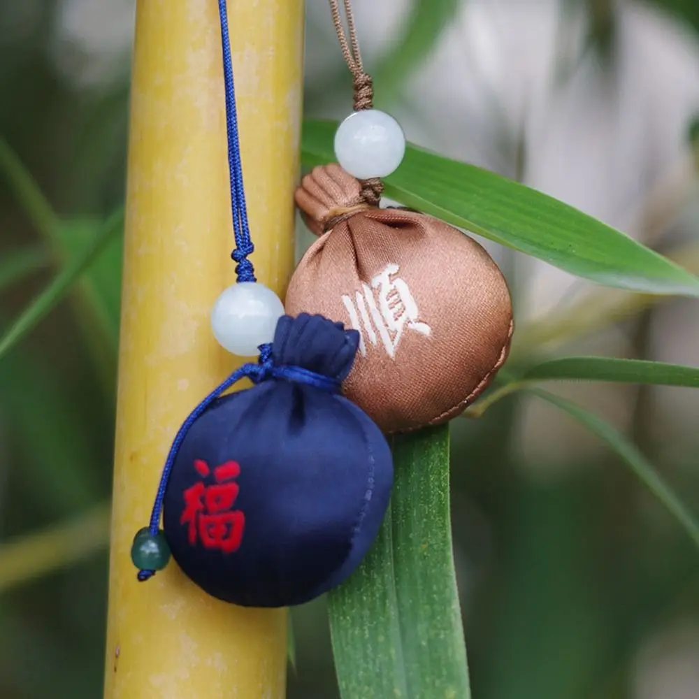 Chinese Style Cloth Sachet Embroidery Chinese Character Tassel Hanging Decor Small Key Chain Bag Pendent Car Key Ring
Chinese Style Cloth Sachet Embroidery Chinese Character Tassel Hanging Decor Small Key Chain Bag Pendent Car Key Ring