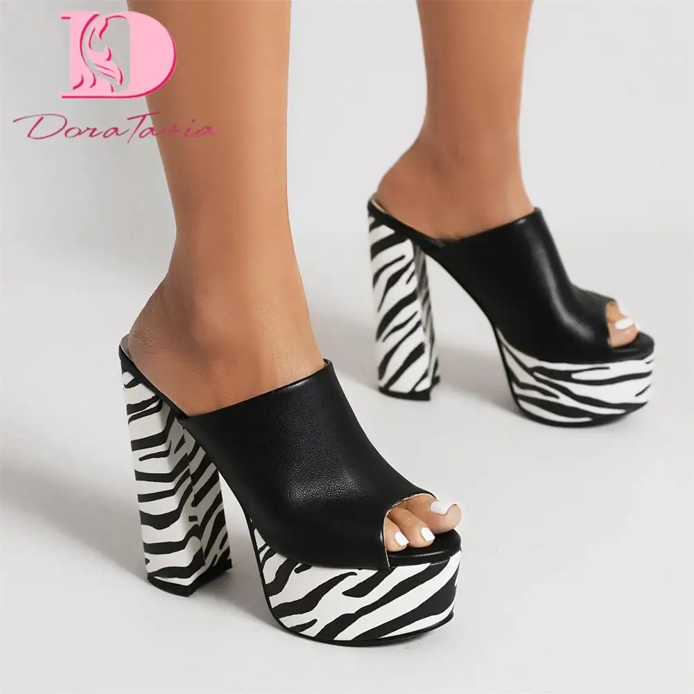 Big Size 43 Brand New Female Peep Toe Slippers Fashion Mixed Colors Thick High Heels Slippers Women Party Platform Woman Shoes
Big Size 43 Brand New Female Peep Toe Slippers Fashion Mixed Colors Thick High Heels Slippers Women Party Platform Woman Shoes