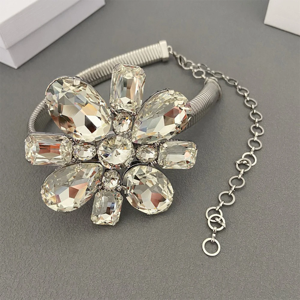To Reins Luxury Exaggerate Flower Crystal Short Chain Necklace For Women Choker Fashion Gift Vintage Party Top Quality Jewelry
To Reins Luxury Exaggerate Flower Crystal Short Chain Necklace For Women Choker Fashion Gift Vintage Party Top Quality Jewelry