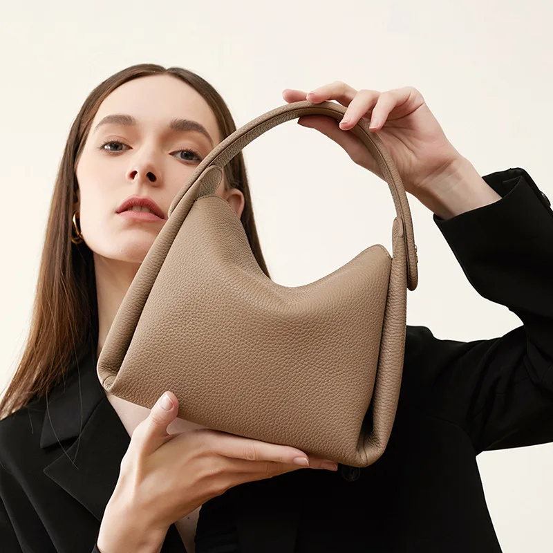 

Top Layer Cowhide Versatile Soft Cigarette Box Bag for Women's Small and High end Feeling Handbag, Single Shoulder Crossbod Bag