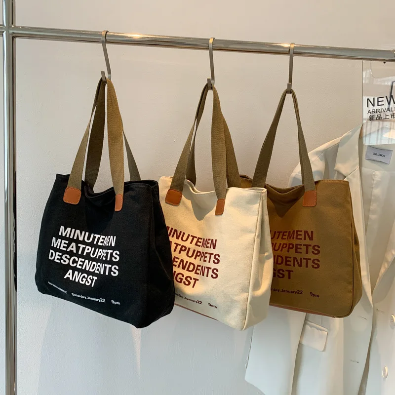 2023 New Casual Large Canvas Student Carryall Tote Water Repellent Open Pocket English Letter Slogan Leather Strap Bag Wholesale
2023 New Casual Large Canvas Student Carryall Tote Water Repellent Open Pocket English Letter Slogan Leather Strap Bag Wholesale